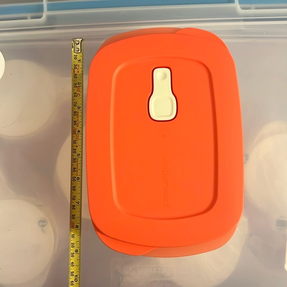 NEW Tupperware rectangular 4 cup - Picture 2 of 6